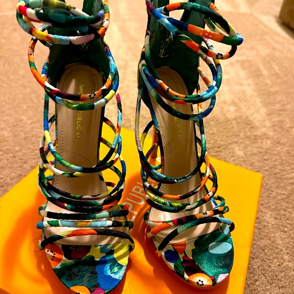 Cute Heels - Picture 3 of 4